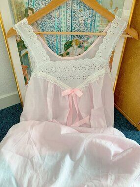 VINTAGE NIGHTGOWNS